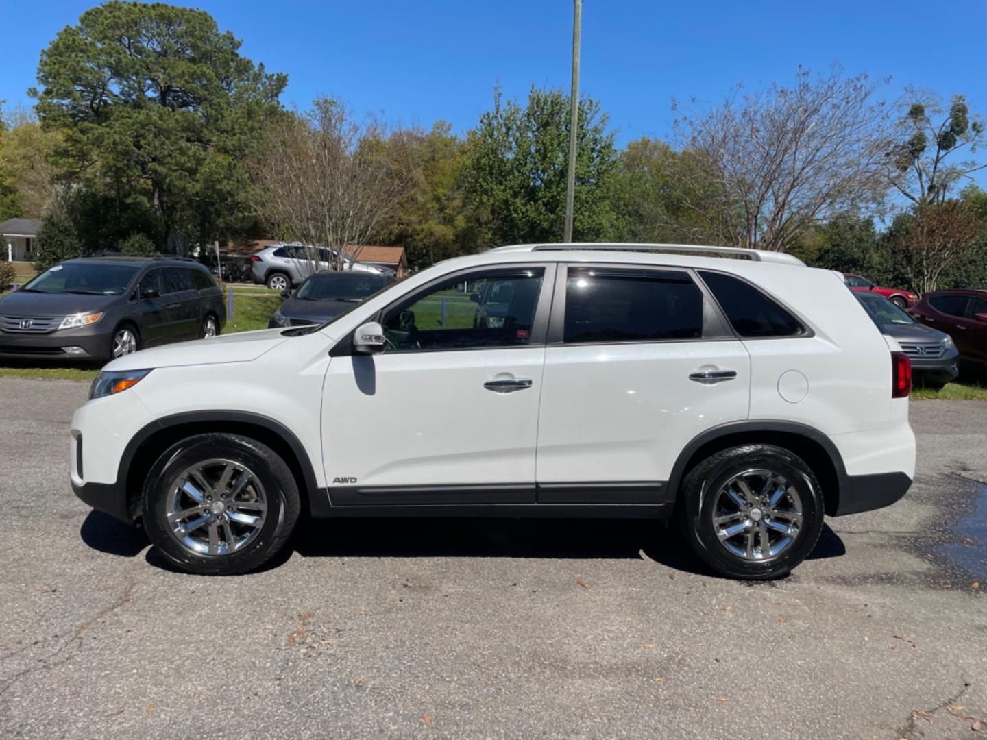 2015 WHITE KIA SORENTO LX (5XYKTCA63FG) with an 2.4L engine, Automatic transmission, located at 5103 Dorchester Rd., Charleston, SC, 29418-5607, (843) 767-1122, 36.245171, -115.228050 - Photo#3